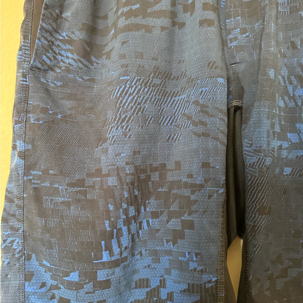 Lululemon Men’s Small pace breaker blue & black 9” Shorts - Picture 3 of 11